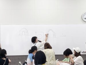 紙粘土アースバッグハウスワークショップの様子